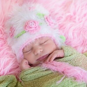 Daisy Baby Girls Infant Beanie Hat Nahla White Pink Photography 0-6 months NWT